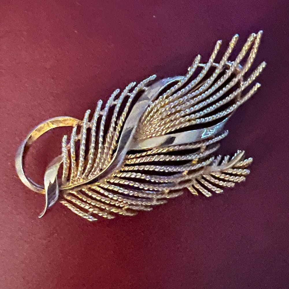 Vintage Gold Tone Matte Finish Feather Brooch